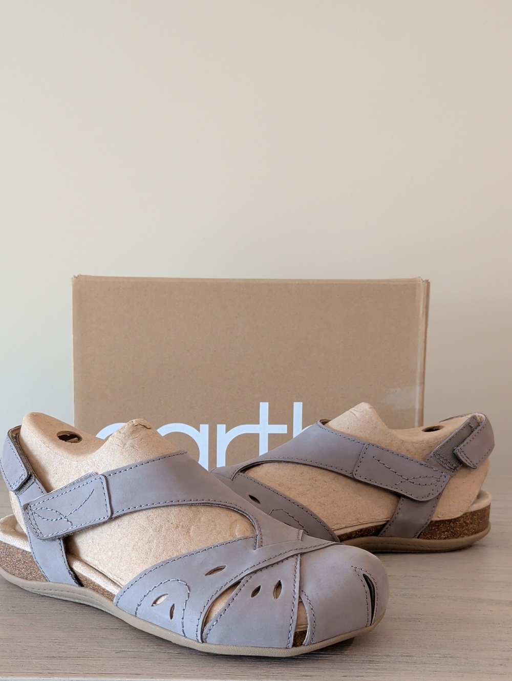 EARTH NIB 9 Leather Sandals